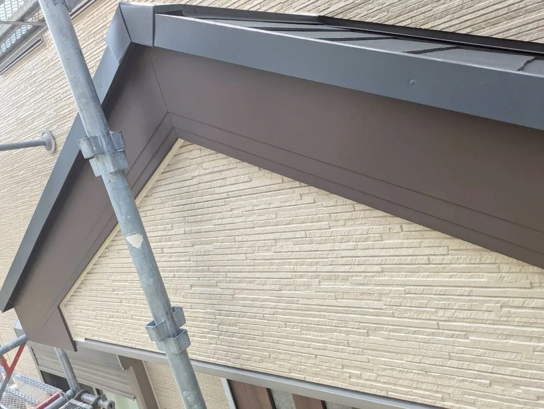 【戸建塗装工事|破風板(はふいた)塗装】