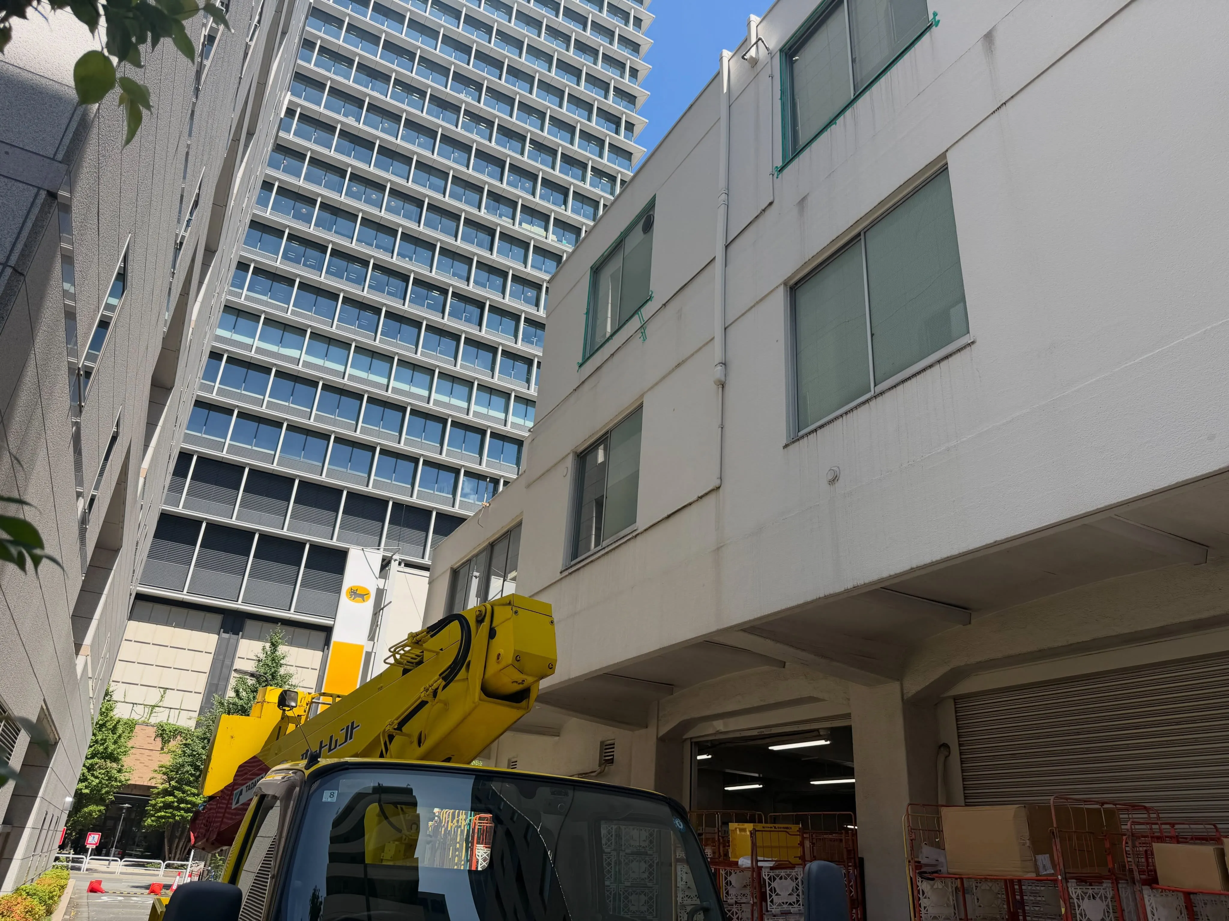 【高所作業車 シーリング工事🏢】